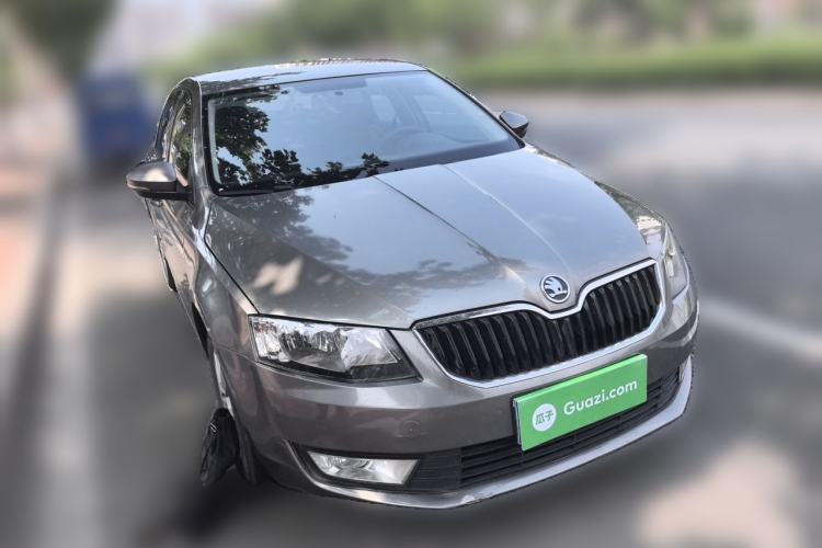 Used Skoda Octavia 2015 1.6L Manual Eado Edition Front Right 45 Deg