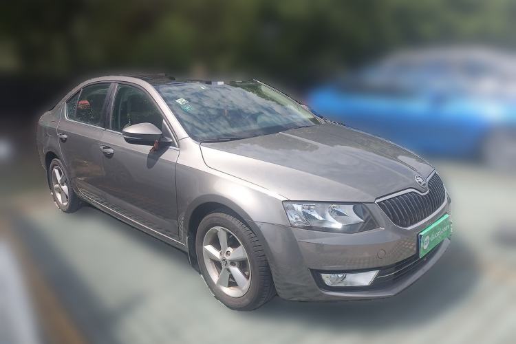 Used Skoda Octavia 2015 1.6L Automatic Yijun Edition Front Right 45 Deg