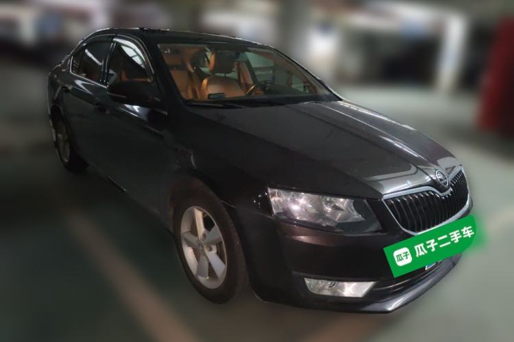 Used Skoda Octavia 2015 1.6L Automatic Yijun Edition Front Right 45 Deg