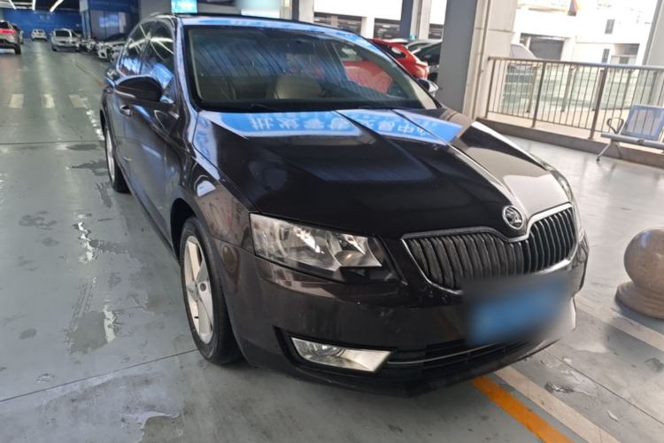 Used Skoda Octavia 2015 1.6L Automatic Yijun Edition Front Right 45 Deg