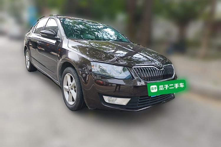 Used Skoda Octavia 2015 1.6L Automatic Yijie Edition Front Right 45 Deg