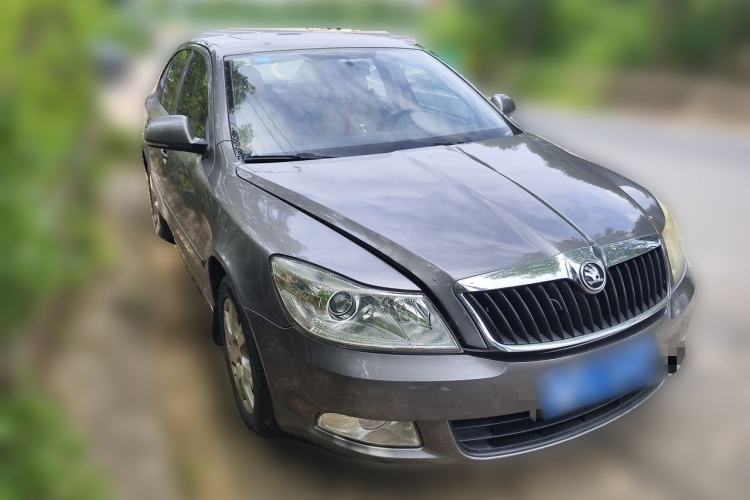 Used Skoda Octavia 2015 Classic Model 1.6L Manual Yijie Edition Front Right 45 Deg