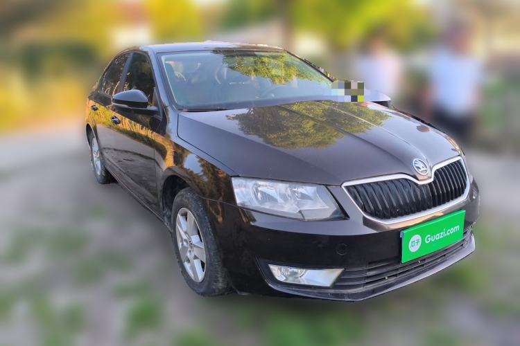 Used Skoda Octavia 2015 1.6L Manual Eado Edition Front Right 45 Deg
