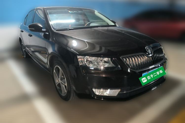 Used Skoda Octavia 2015 1.6L Automatic Yijun Edition Front Right 45 Deg