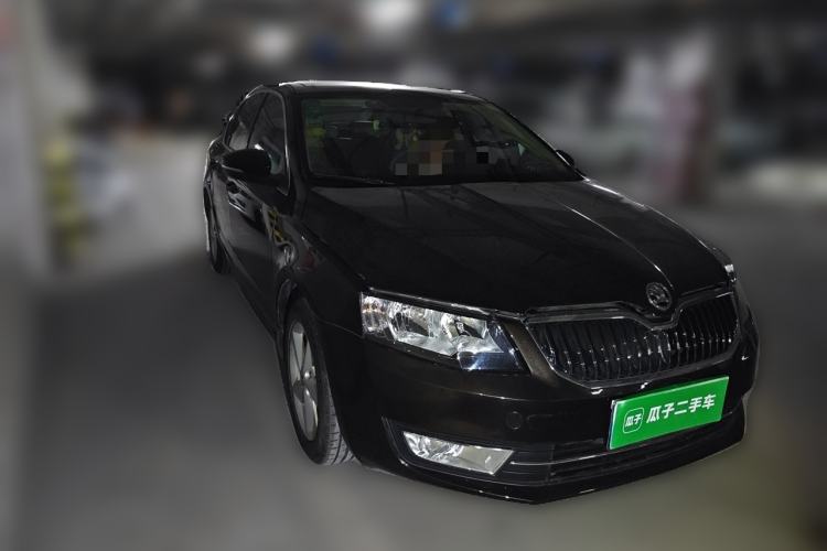 Used Skoda Octavia 2015 1.6L Automatic Yijun Edition Front Right 45 Deg