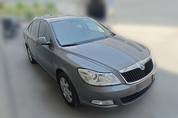 Used Skoda Octavia 2015 Classic Model 1.6L Manual Eado Version Front Right 45 Deg