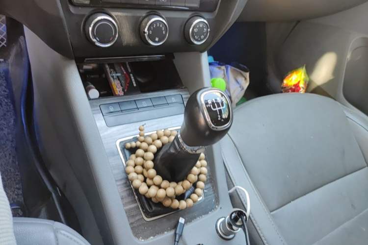 Used Skoda Octavia 2015 1.4TSI Manual Yijun Edition Gear Lever