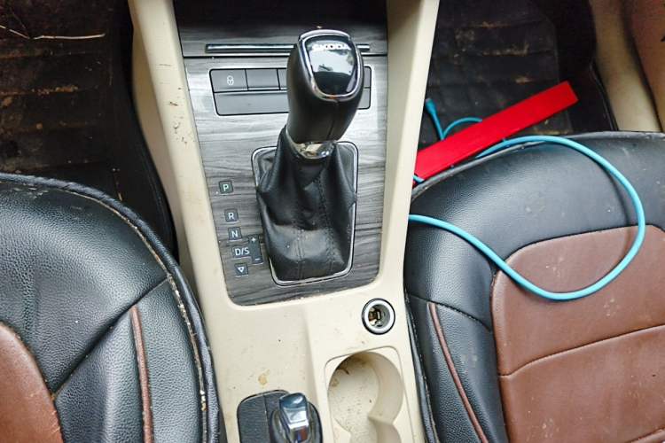 Used Skoda Octavia 2015 1.6L Automatic Yijun Edition Gear Lever