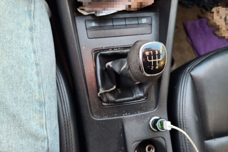 Used Skoda Octavia 2015 1.6L Manual Eado Edition Gear Lever