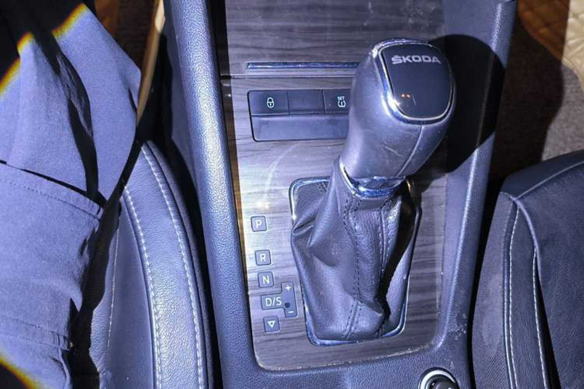 Used Skoda Octavia 2015 1.6L Automatic Yijun Edition Gear Lever