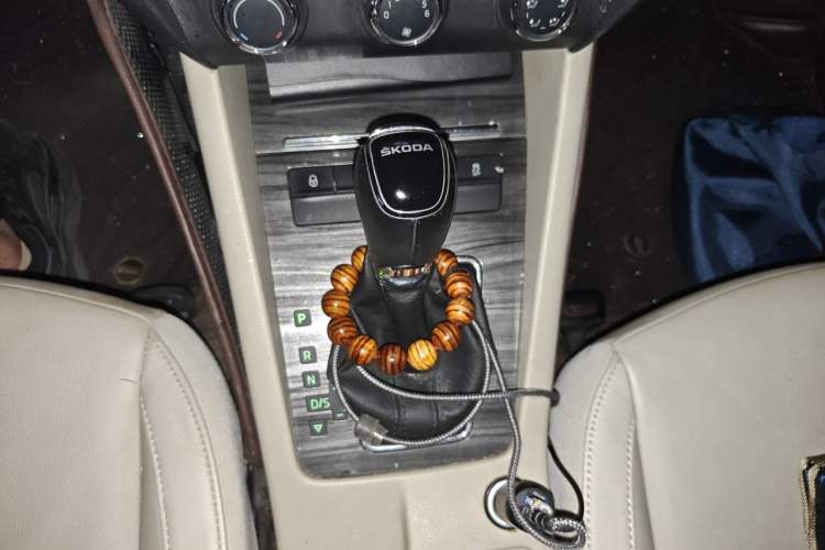 Used Skoda Octavia 2015 1.6L Automatic Yijun Edition Gear Lever