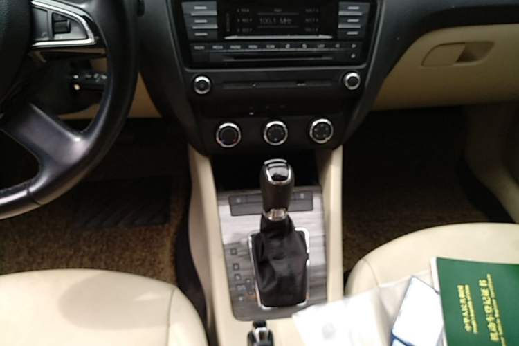 Used Skoda Octavia 2015 1.6L Automatic Yijun Edition Gear Lever