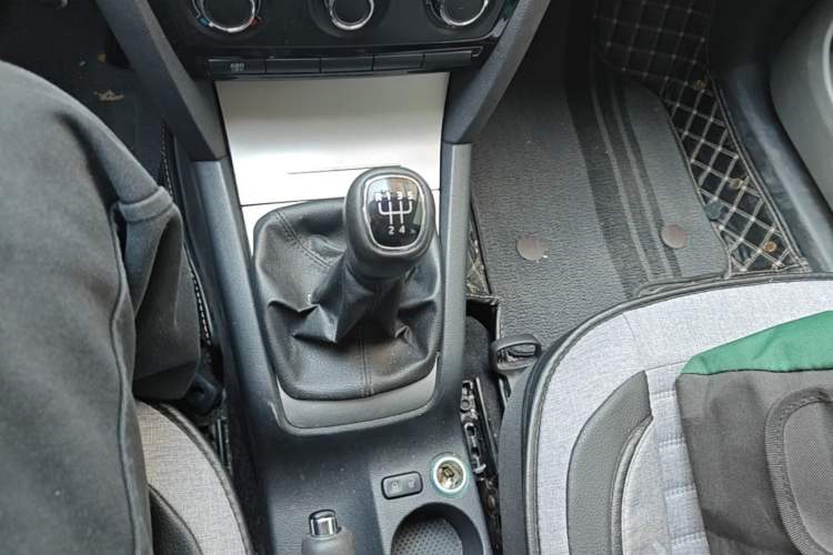 Used Skoda Octavia 2015 Classic Model 1.6L Manual Eado Version Gear Lever
