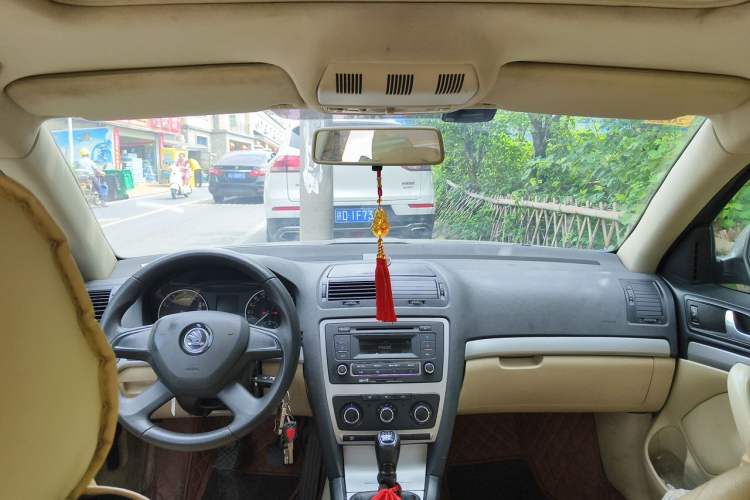 Used Skoda Octavia 2015 Classic Model 1.6L Manual Yijie Edition Headliner