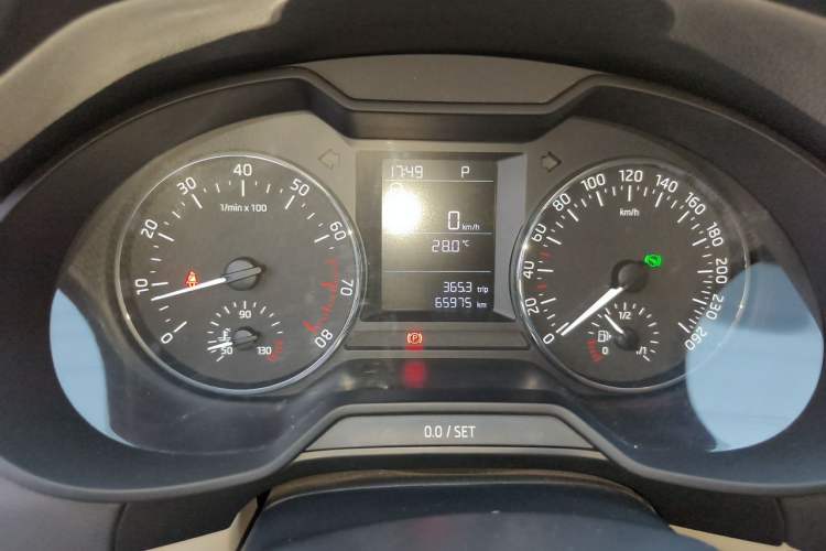 Used Skoda Octavia 2015 1.6L Automatic Yijie Edition Instrument Cluster