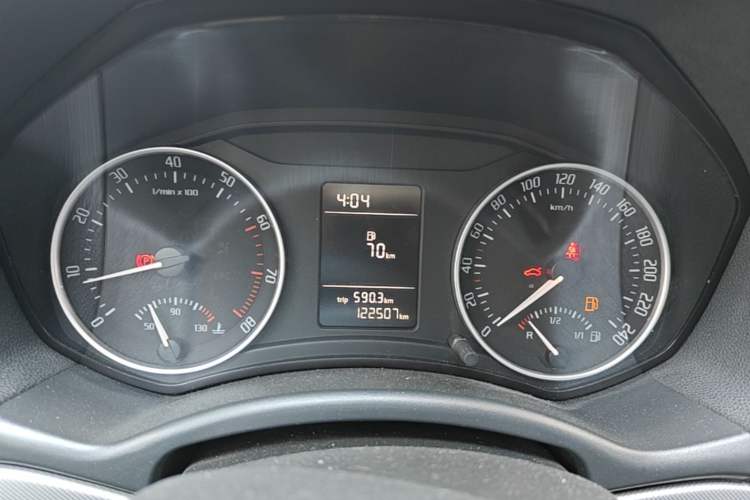 Used Skoda Octavia 2015 Classic Model 1.6L Manual Eado Version Instrument Cluster