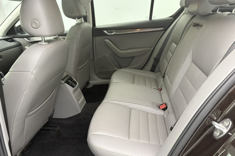 Used Skoda Octavia 2015 1.6L Automatic Yijun Edition Interior 1
