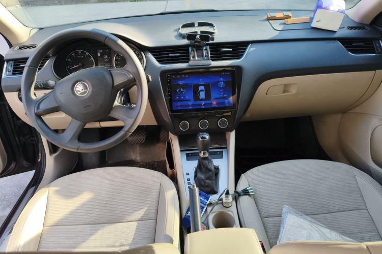Used Skoda Octavia 2015 1.6L Automatic Yijie Edition Interior 2