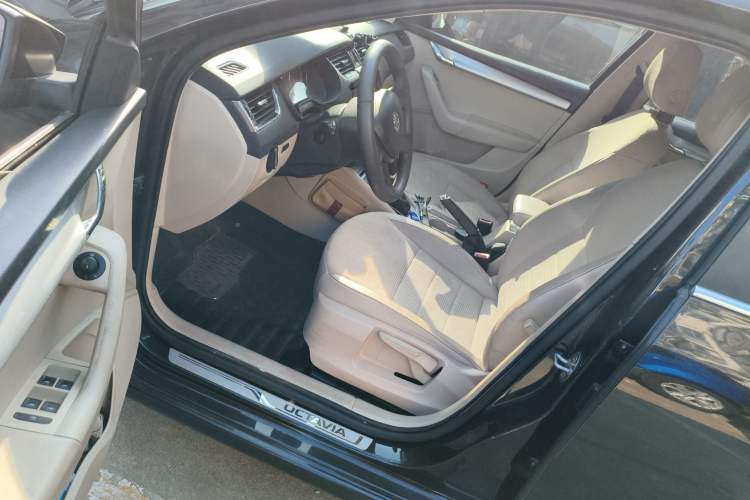 Used Skoda Octavia 2015 1.6L Automatic Yijie Edition Interior 3