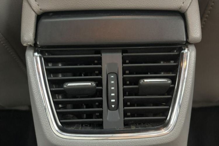 Used Skoda Octavia 2015 1.6L Automatic Yijun Edition Interior 4