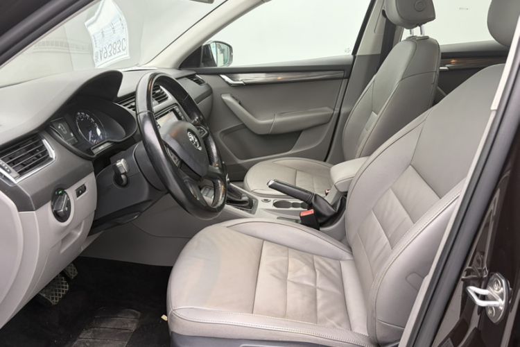 Used Skoda Octavia 2015 1.6L Automatic Yijun Edition Interior 5