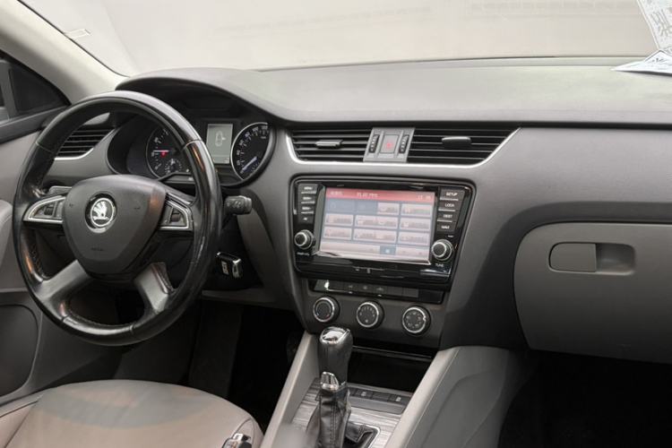 Used Skoda Octavia 2015 1.6L Automatic Yijun Edition Interior 8