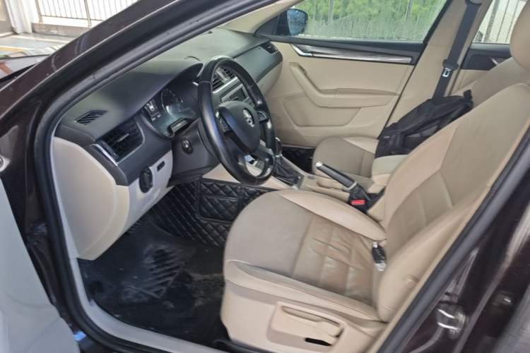 Used Skoda Octavia 2015 1.6L Automatic Yijun Edition Left Front Seat