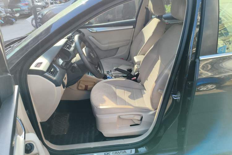 Used Skoda Octavia 2015 1.6L Automatic Yijie Edition Left Front Seat
