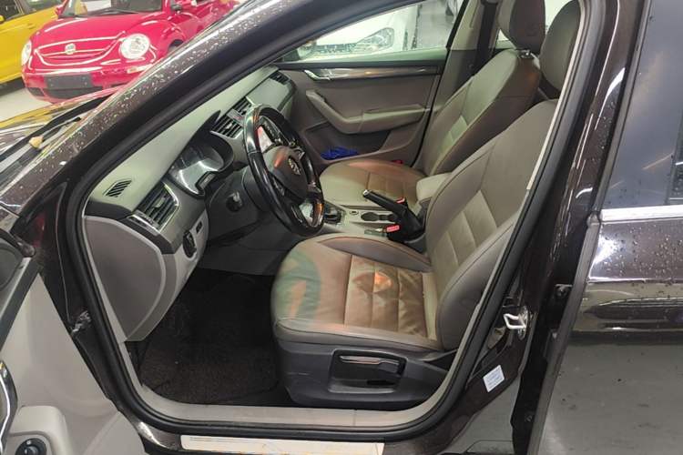 Used Skoda Octavia 2015 1.6L Automatic Yijun Edition Left Front Seat