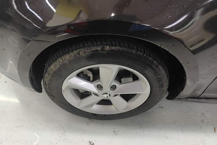 Used Skoda Octavia 2015 1.6L Automatic Yijun Edition Left Front Wheel Hub