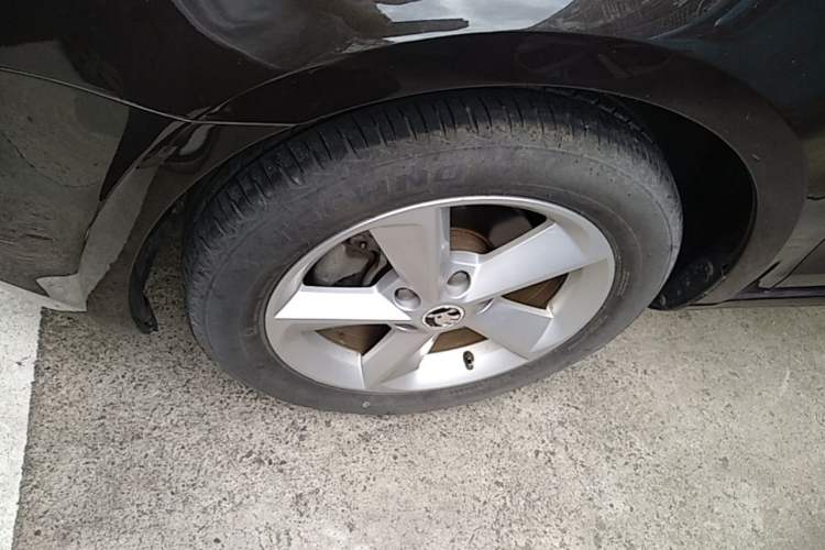 Used Skoda Octavia 2015 1.6L Automatic Yijun Edition Left Front Wheel Hub