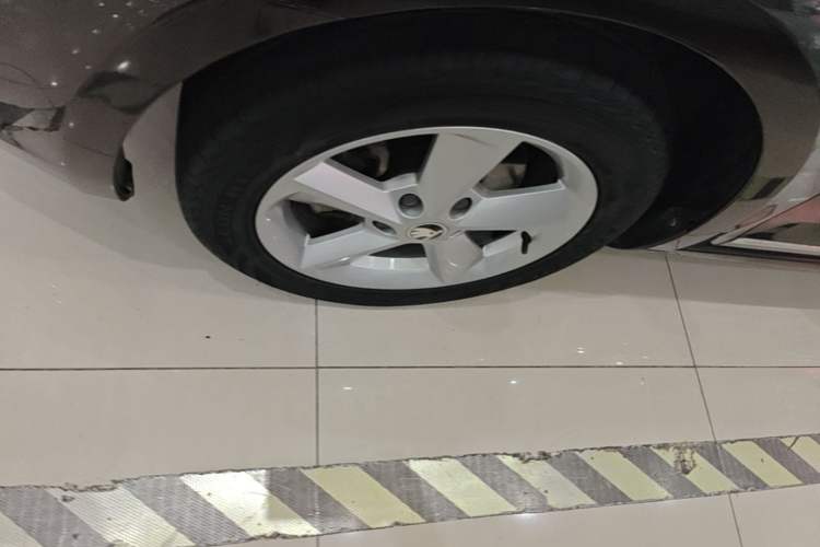 Used Skoda Octavia 2015 1.6L Automatic Yijie Edition Left Front Wheel Hub