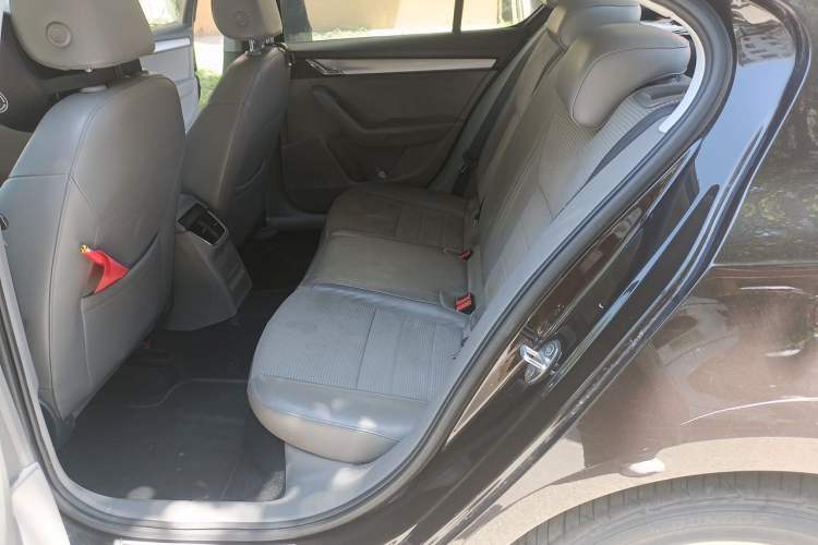Used Skoda Octavia 2015 1.6L Automatic Yijie Edition Left Rear Seat