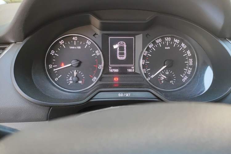 Used Skoda Octavia 2015 1.4TSI Manual Yijun Edition Odometer Close Up