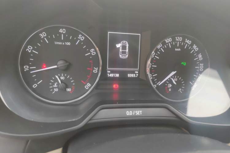 Used Skoda Octavia 2015 1.6L Automatic Yijun Edition Odometer Close Up