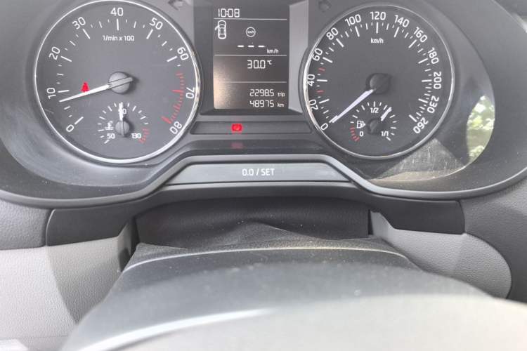 Used Skoda Octavia 2015 1.6L Manual Eado Edition Odometer Close Up