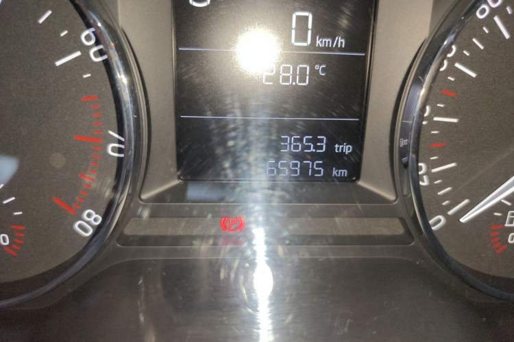 Used Skoda Octavia 2015 1.6L Automatic Yijie Edition Odometer Close Up