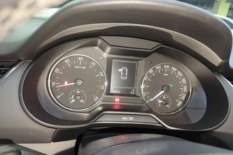 Used Skoda Octavia 2015 1.6L Automatic Yijun Edition Odometer Close Up