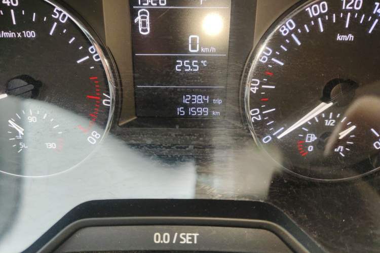 Used Skoda Octavia 2015 1.6L Automatic Yijie Edition Odometer Close Up