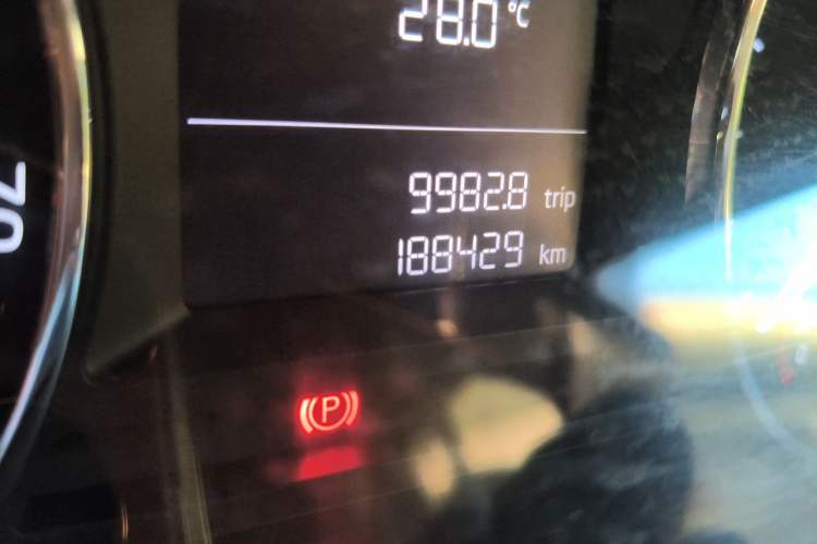 Used Skoda Octavia 2015 1.6L Manual Eado Edition Odometer Close Up