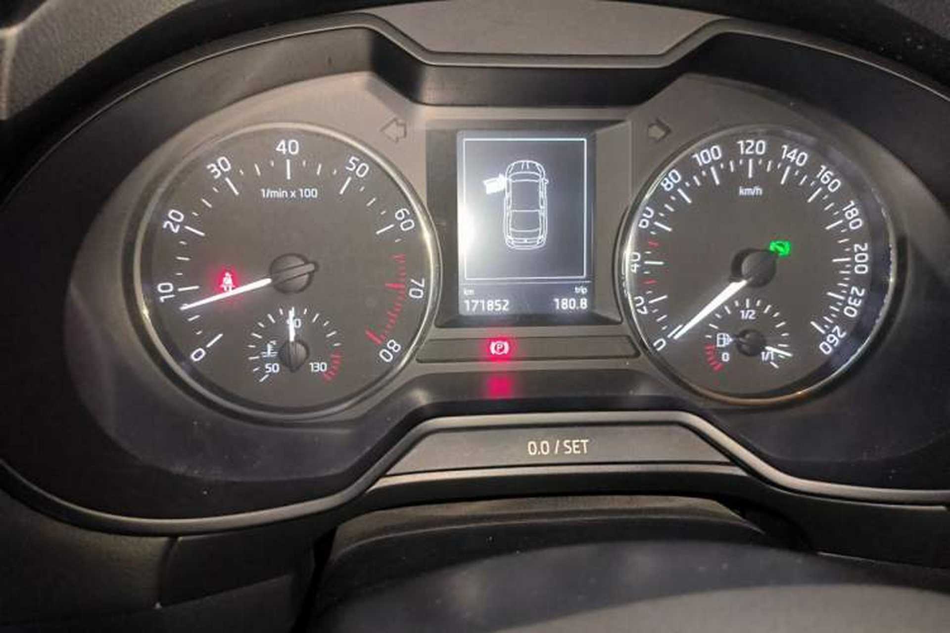Used Skoda Octavia 2015 1.6L Automatic Yijun Edition Odometer Close Up