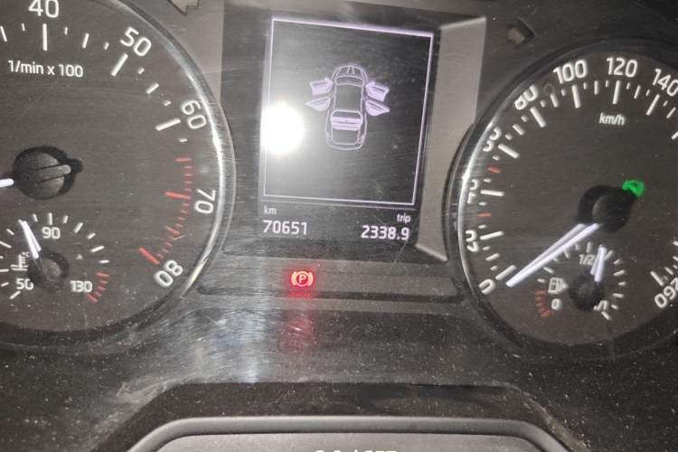Used Skoda Octavia 2015 1.6L Automatic Yijun Edition Odometer Close Up