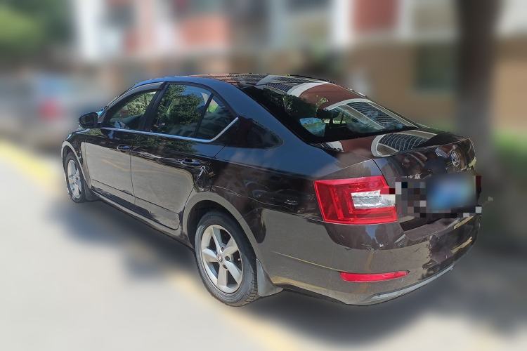 Used Skoda Octavia 2015 1.6L Automatic Yijie Edition Rear Left 45 Deg
