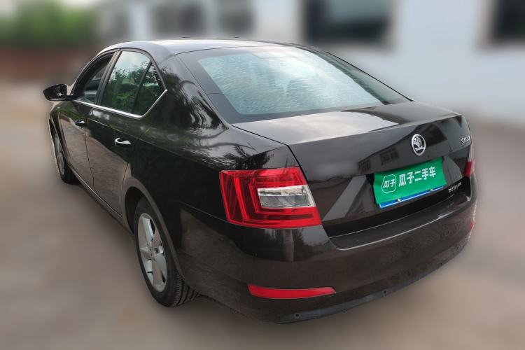 Used Skoda Octavia 2015 1.6L Manual Yijie Edition Rear Left 45 Deg