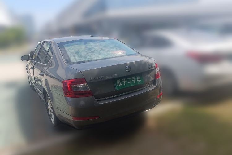 Used Skoda Octavia 2015 1.6L Automatic Yijun Edition Rear Left 45 Deg