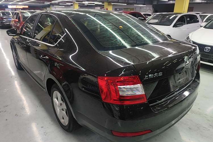Used Skoda Octavia 2015 1.6L Automatic Yijun Edition Rear Left 45 Deg