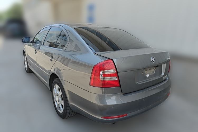 Used Skoda Octavia 2015 Classic Model 1.6L Manual Eado Version Rear Left 45 Deg