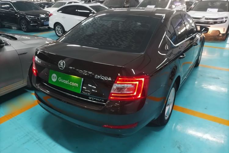 Used Skoda Octavia 2015 1.6L Automatic Yijun Edition Rear Right 45 Deg