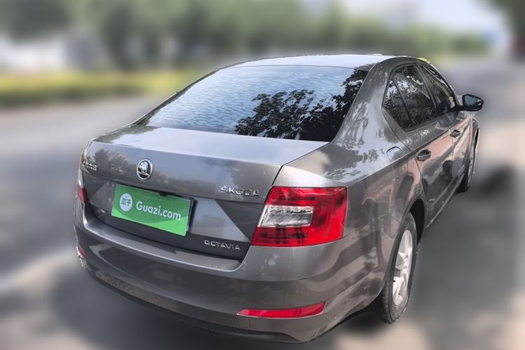 Used Skoda Octavia 2015 1.6L Manual Eado Edition Rear Right 45 Deg
