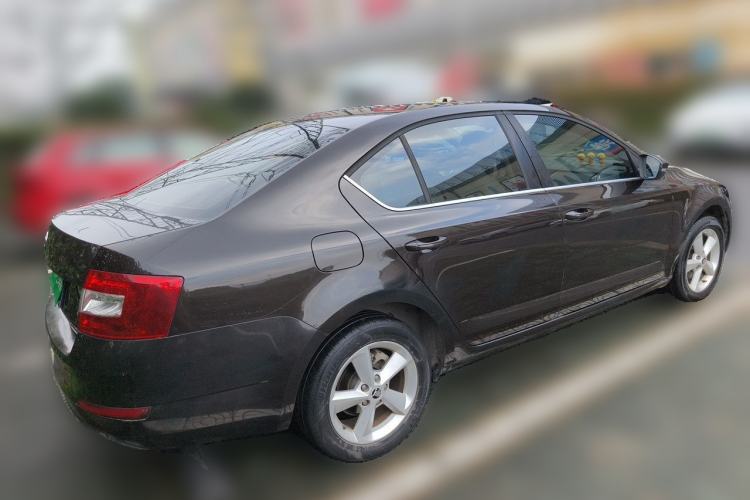 Used Skoda Octavia 2015 1.6L Automatic Yijie Edition Rear Right 45 Deg